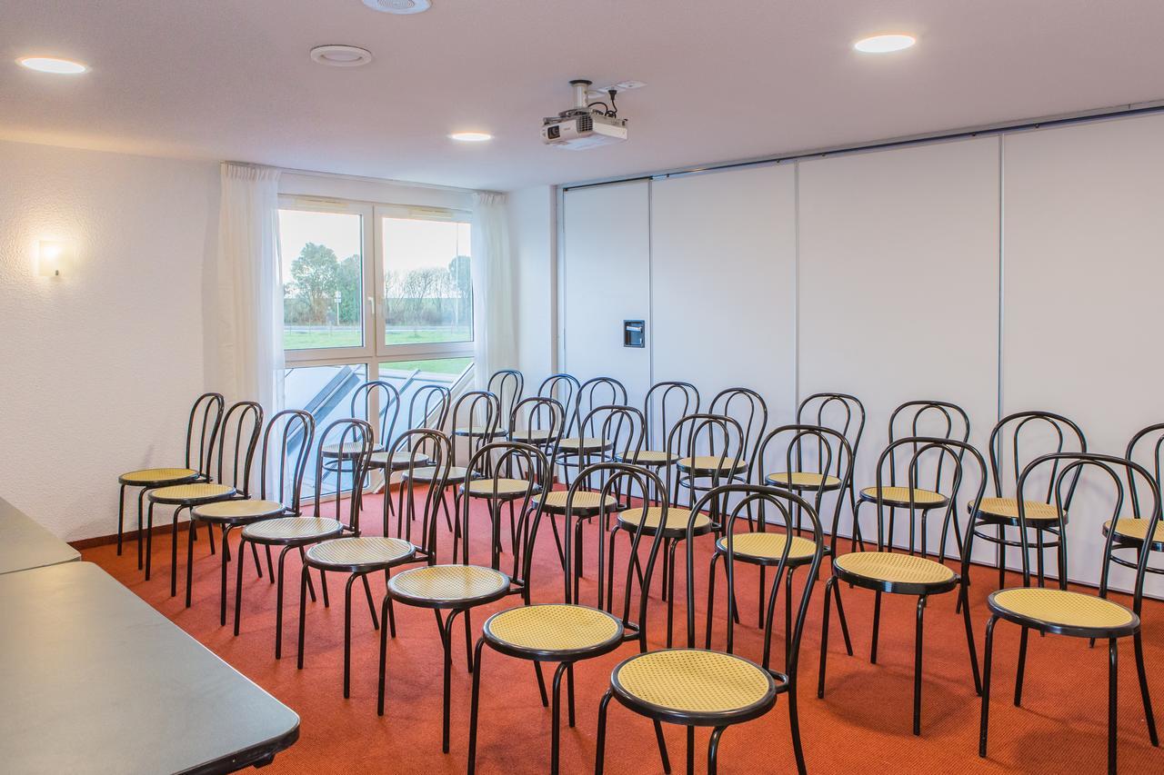 Hotel De La Seine La Frenaye Екстериор снимка